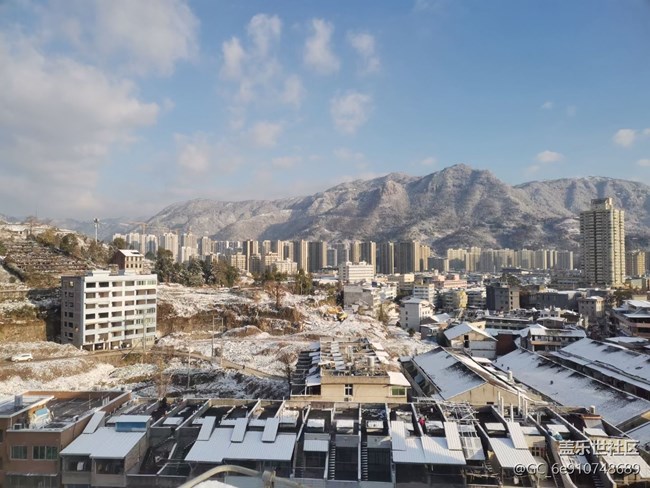 【折疊屏手機(jī)里的春夏秋冬】下雪了