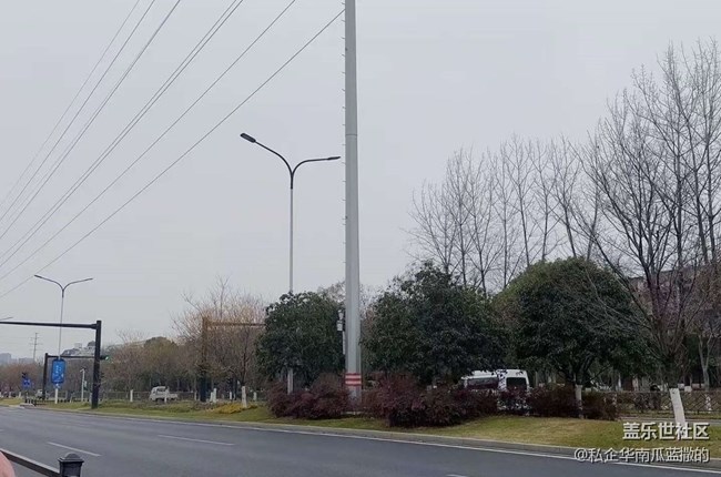 【折疊屏手機里的春夏秋冬】春天爬個山