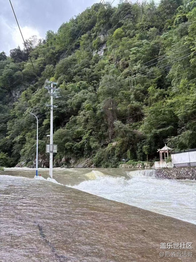【折疊屏手機里的春夏秋冬】夏季玩水