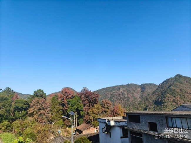 【折疊屏手機(jī)里的春夏秋冬】秋日大山