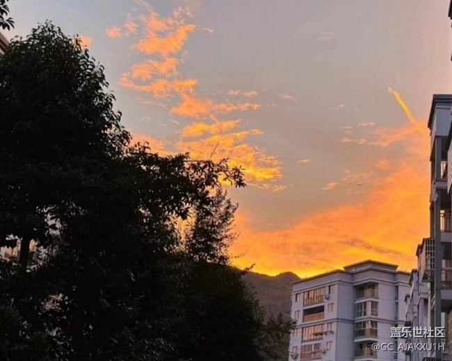 【折疊屏手機(jī)里的春夏秋冬】高溫天氣