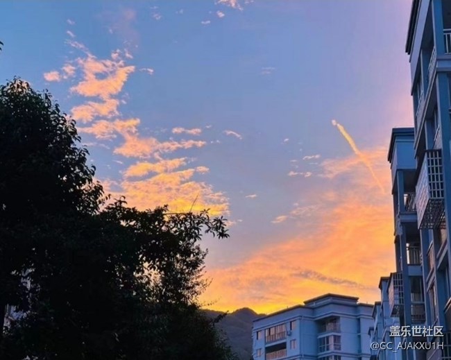 【折疊屏手機(jī)里的春夏秋冬】高溫天氣