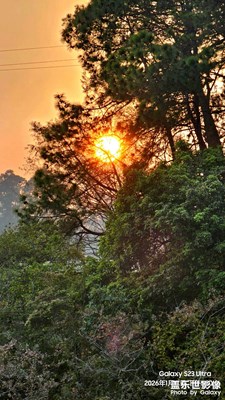 夕陽(yáng)，無(wú)限好，只是近黃昏。