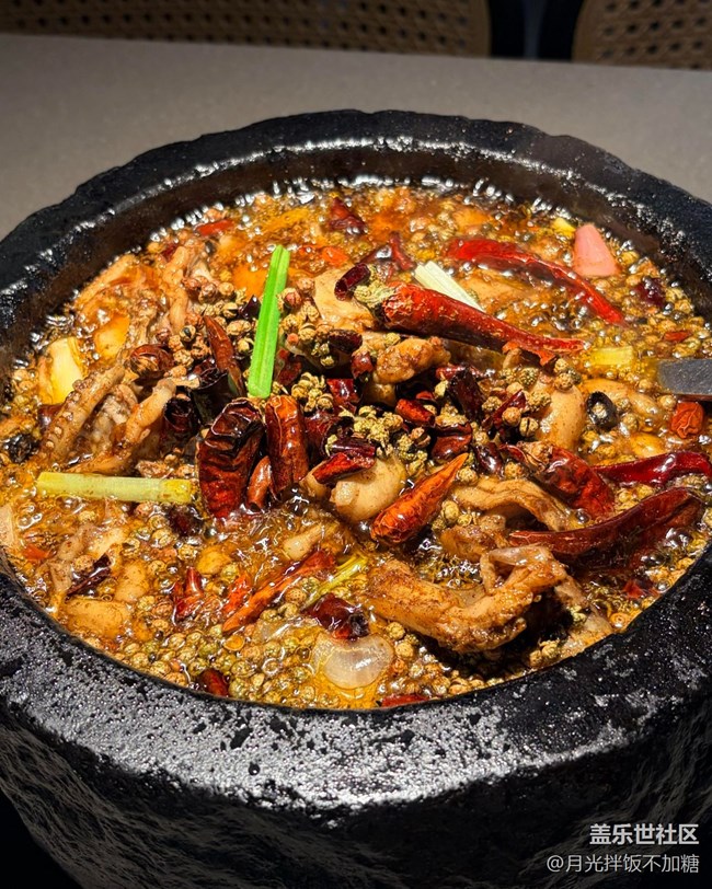 【食暖朝夕】 招牌石鍋牛蛙