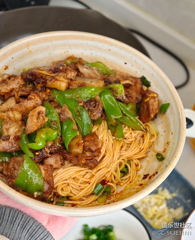 【食暖朝夕】青椒炒肉拌面