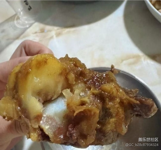 【春肴納?！砍载i腳