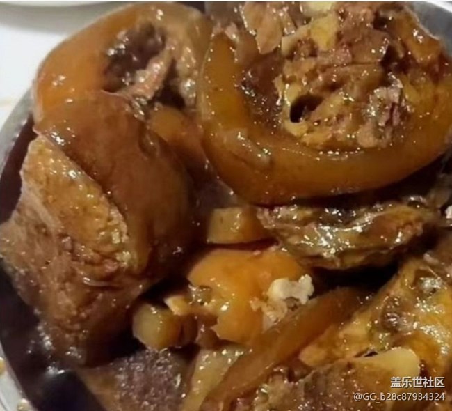 【春肴納?！砍载i腳