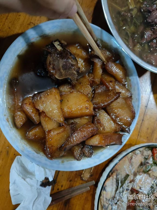 【春肴納?！考t燒肉