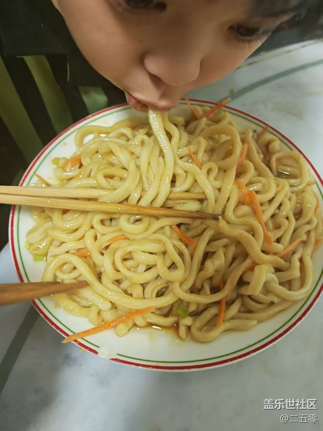 【春肴納?！渴[油拉面