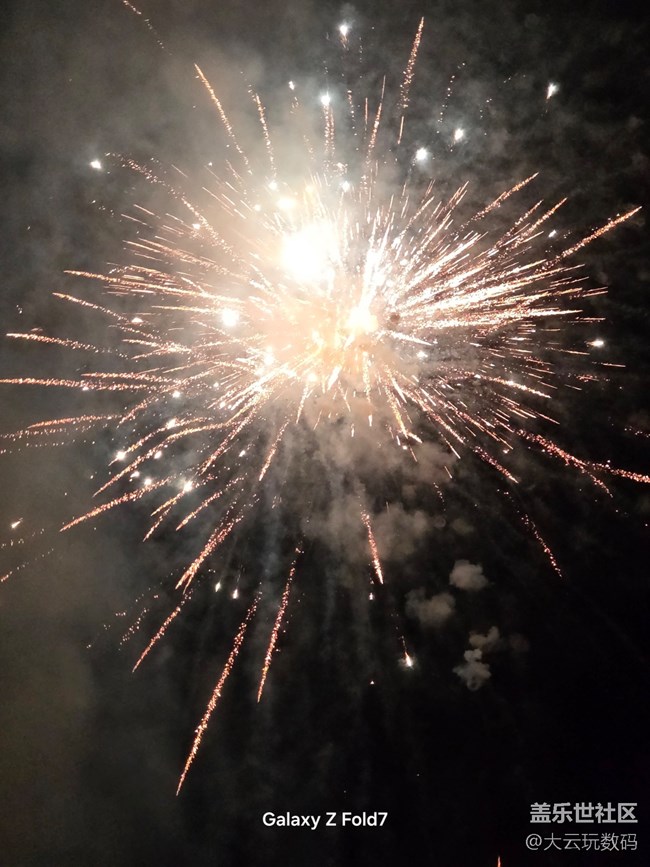 薄到離譜，三星Galaxy Z Fold7驚艷這個春節(jié)