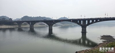 【光影一刻】嘉州點滴，岷江一橋