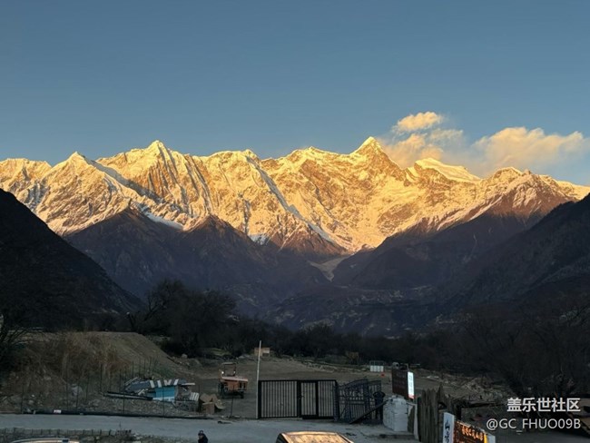 【旅途瞬間志】日照金山