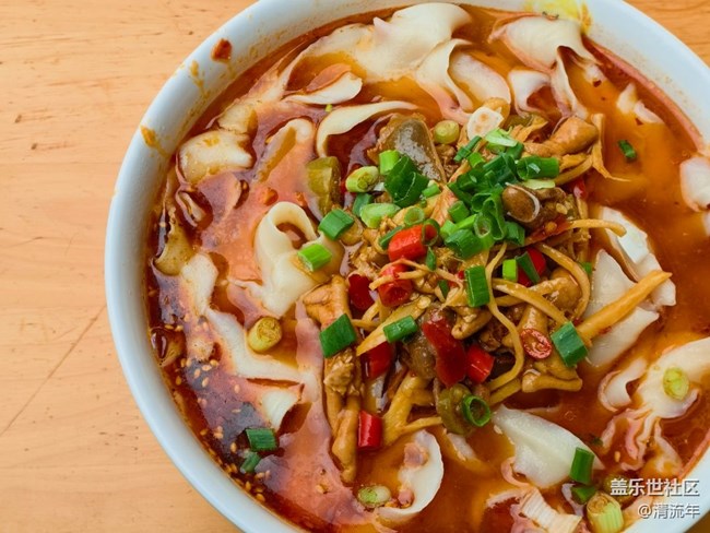 【一口春味】麻辣寬面