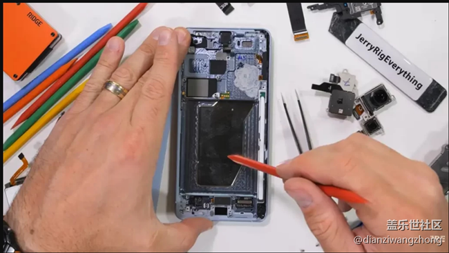 Galaxy S26 Ultra 拆解顯示，三星在散熱和攝像頭硬件方面下了很大功夫。