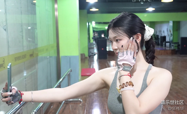 送給愛(ài)健身的漂亮妹妹一臺(tái)三星S26 Ultra，防窺功能的強(qiáng)大才是對(duì)她最好的保護(hù)