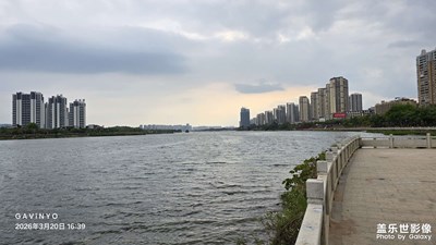 【春光里】江風不語，水波不驚