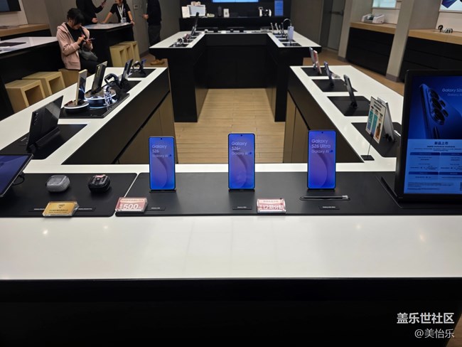 【s26系列新品門店體驗(yàn)】首款防窺屏手機(jī)