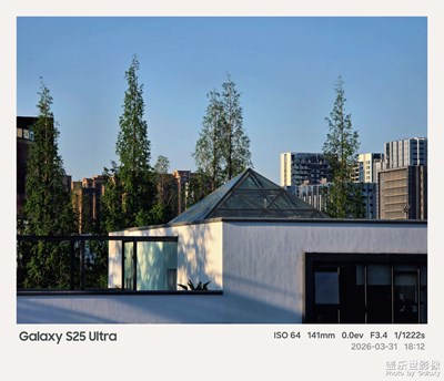 成都晶立方的黃昏是春日光影里的建筑詩(shī)