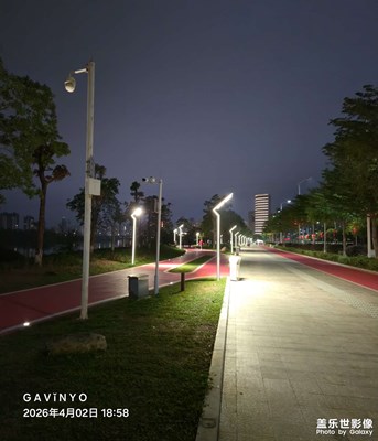 【細(xì)微之處】暮色四合，跑道如虹