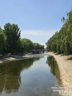 河畔風(fēng)光