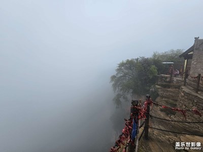 【初夏拾光】無(wú)限風(fēng)光在險(xiǎn)峰