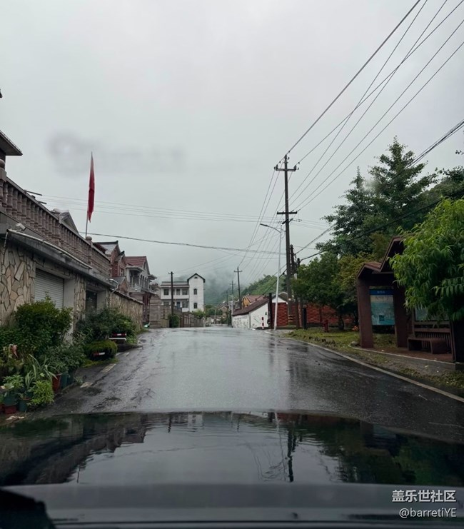 【自駕所見】雨天行車