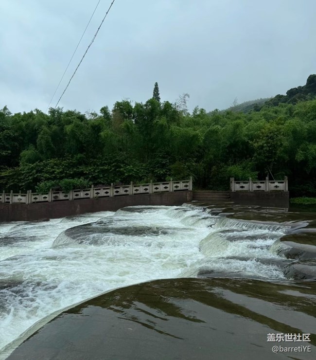 【自駕所見】雨天行車