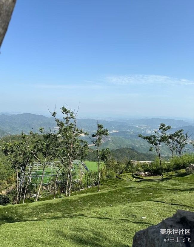 【自駕所見】山頂草坪