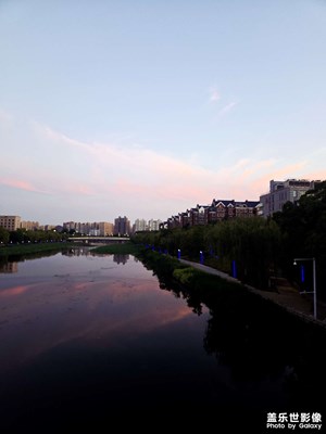 夜幕下的東風(fēng)渠