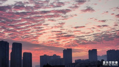 【夏夜之城】+成都蝴蝶村詩(shī)里田園看晚霞和朝霞