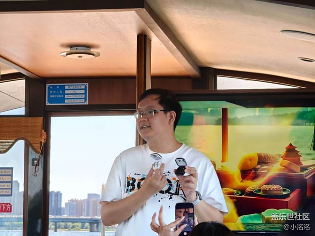 坐著船、品著茶、帶著Galaxy Buds4聽歌，享受美好人生