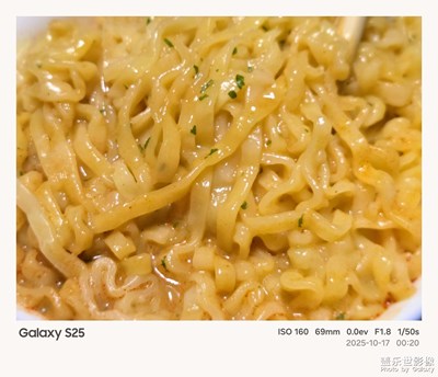 《夜生活》—用鏡頭框住塞博夜景