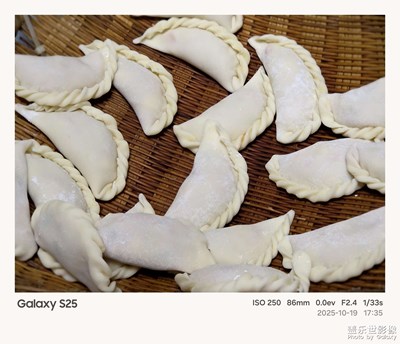 《節(jié)日盛景》—鏡框下的節(jié)假日