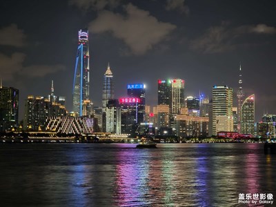三星 Galaxy Z Fold7 超級(jí)夜景下的楊浦濱江