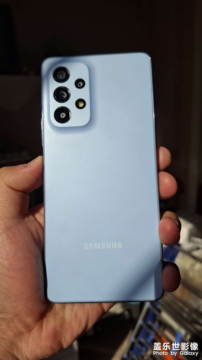 只是我的一部三星A53用我媽的手機(jī)拍的