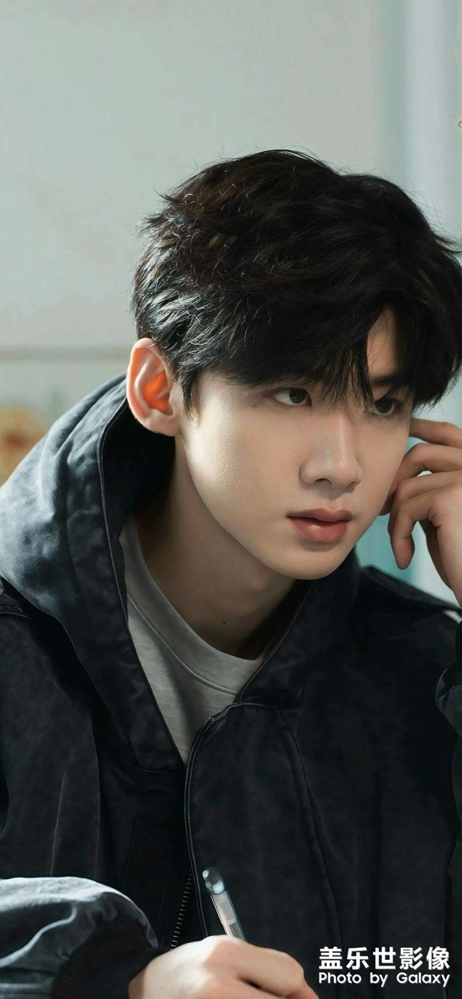 我們試圖弄懂愛情，盜墓賊試圖在皇陵外徘徊。——渝翼文學社
