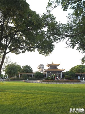 江山如此多嬌，風(fēng)華永駐橘子洲。